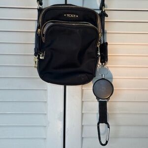 (NWT) WOMEN'S BLACK TUMI MODEL TEGHAN CROSSBODY BAG WITH THREE POCKETS